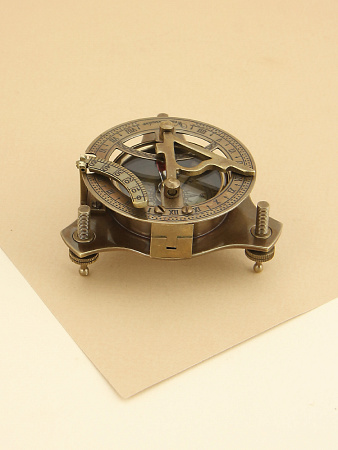 Морской компас в деревянном футляре, Ø8 см.