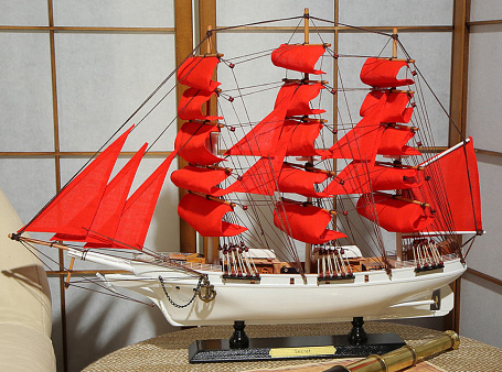 Модель корабля "Secret" ( Алые Паруса) 64 см.