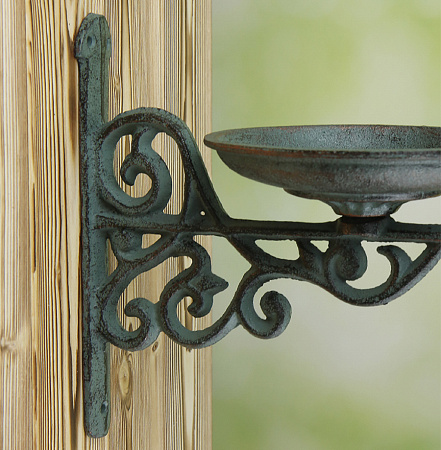 Кормушка для птиц настенная