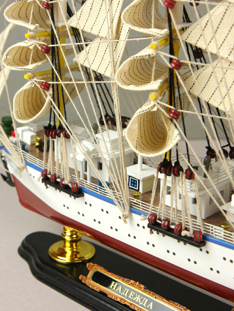 Модель парусника "Надежда" 52см.