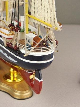 Модель парусника "Крузенштерн", 52 см.