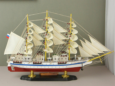 Модель парусника "Мир" 52см.