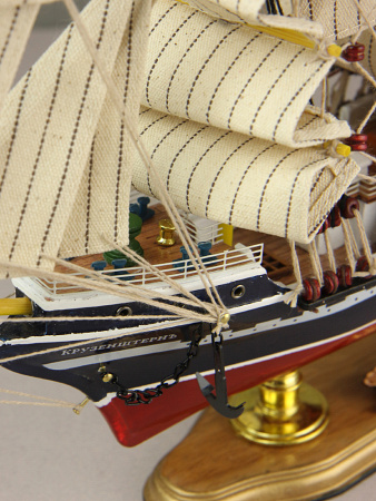 Модель парусника "Крузенштерн", 52 см.
