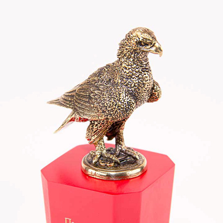 Кубок из акрила с фигуркой из бронзы "Орёл с ключом от успеха"