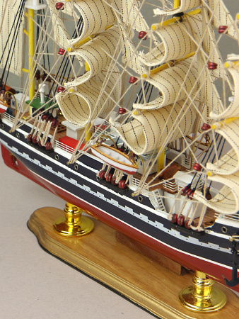 Модель парусника "Крузенштерн", 52 см.