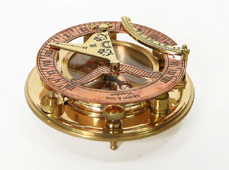 Морской компас с солнечными часами в футляре, Ø11 см.