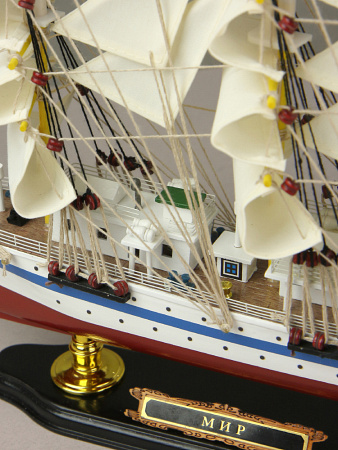 Модель парусника "Мир" 52см.