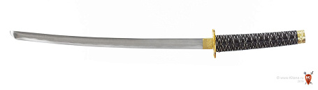 Вакидзаси, самурайский меч, на подставке