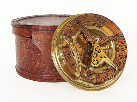 Морской компас с солнечными часами в футляре, Ø11 см.