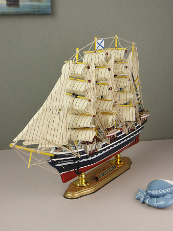 Модель парусника "Крузенштерн", 52 см.