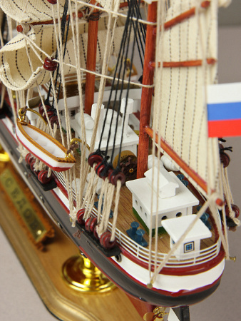 Модель парусника "Седов", 52 см.