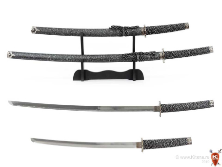 Самурайские мечи (катана и вакидзаси) на подставке