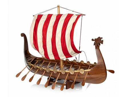 Модель корабля викингов "Драккар" 60 см.