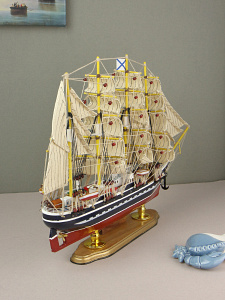 Модель парусника "Крузенштерн", 52 см.