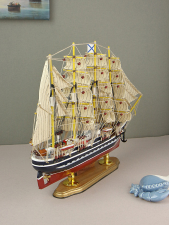 Модель парусника "Крузенштерн", 52 см.