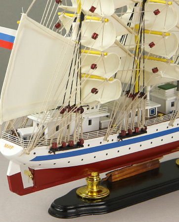 Модель парусника "Мир" 52см.