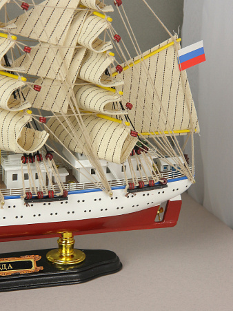 Модель парусника "Надежда" 52см.