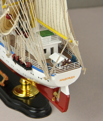 Модель парусника "Надежда" 52см.