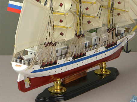 Модель парусника "Мир" 52см.
