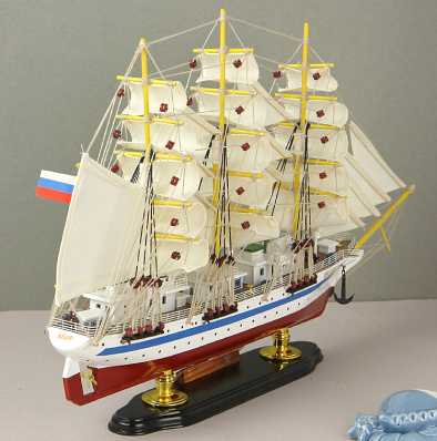 Модель парусника "Мир" 52см.