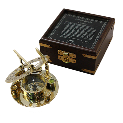 Морской компас в футляре
