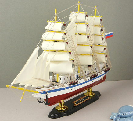Модель парусника "Мир" 52см.