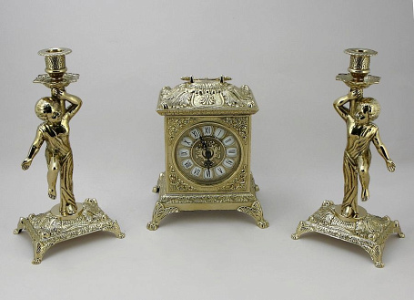 Часы каминные "Ларец" и 2 канделябра "Амур" на 1 свечу