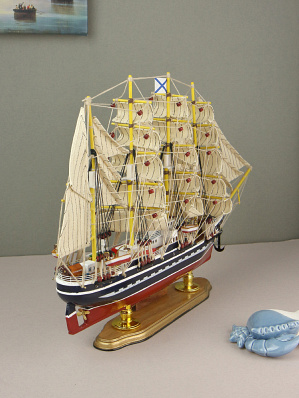 Модель парусника "Крузенштерн", 52 см.
